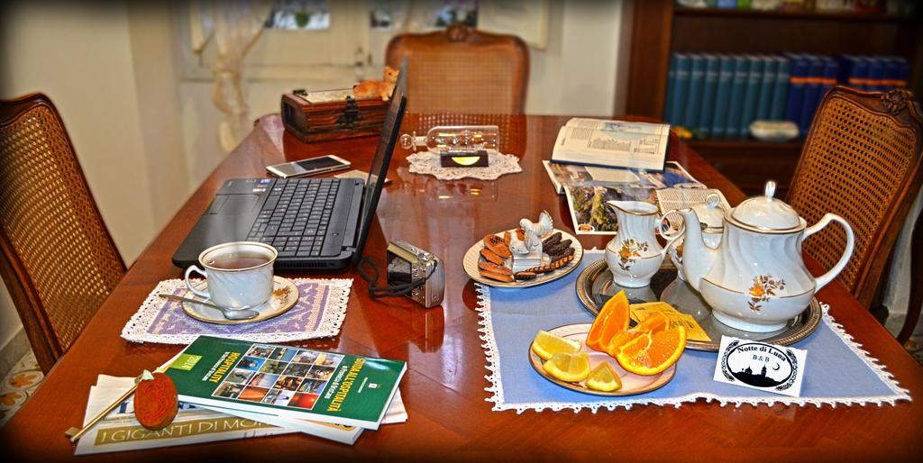 Notte Di Luna Room & Breakfast Oristano Bagian luar foto