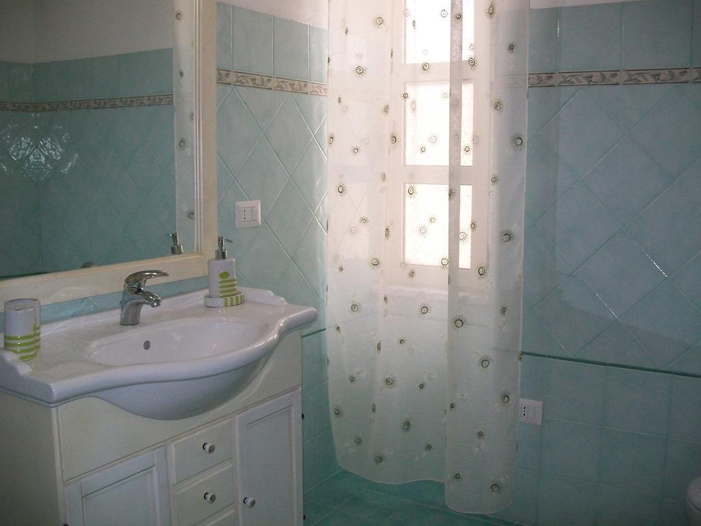 Notte Di Luna Room & Breakfast Oristano Bagian luar foto